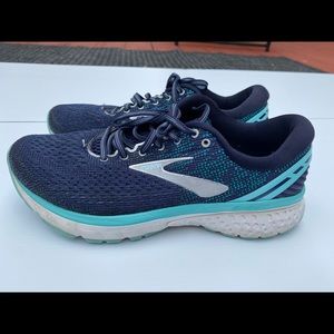 Brooks Ghost Women Sz 10 W Wide Navy Blue Sneakers